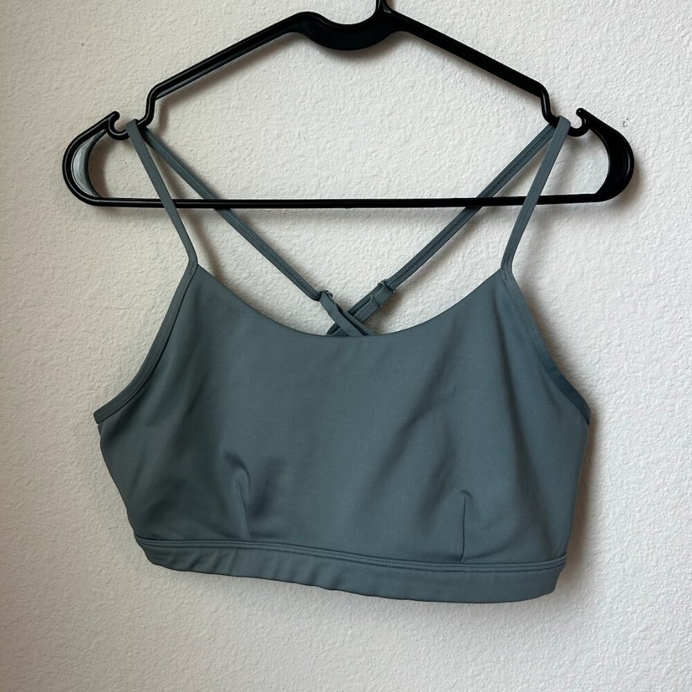 ALO Yoga Intrigue Cutout Airlift Sports Bra - Cactus, Large